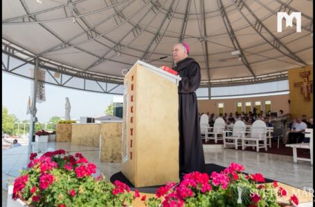 Katechéza arcibiskupa Jose Rodrigueza Carballa. Mladifest, Medžugorie 02.08. 2019