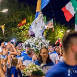 Procesia so sochou Panny Márie. Mladifest, Medžugorie 03.08.2019