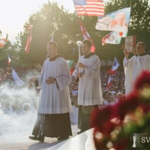 Svätá omša, ktorú celebroval arcibiskup Luigi Pezzuto. Mladifest, Medžugorie 02.08.2019